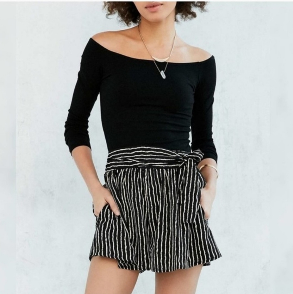 Urban Outfitters Silence + Noise Striped Paperbag Tie Black & White Shorts Med.